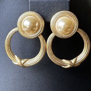 Vintage 1980s Earrings Clip On Faux Pearl Gold Tone‎ Metal Door Knocker Retro